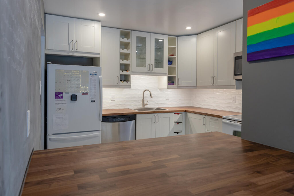 Finished back splash and cabinets